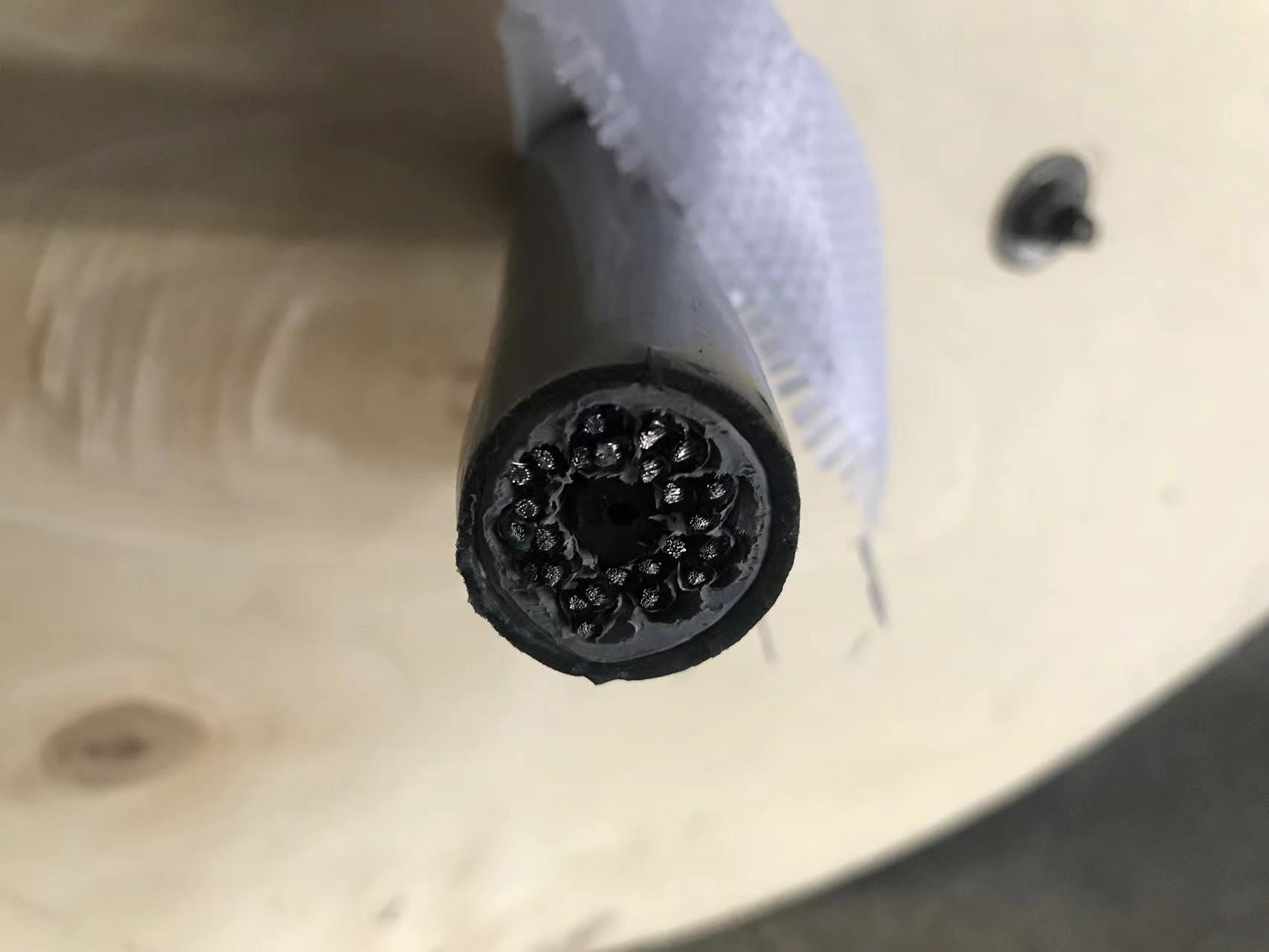 EKM71900 抗拉耐磨聚氨酯电缆